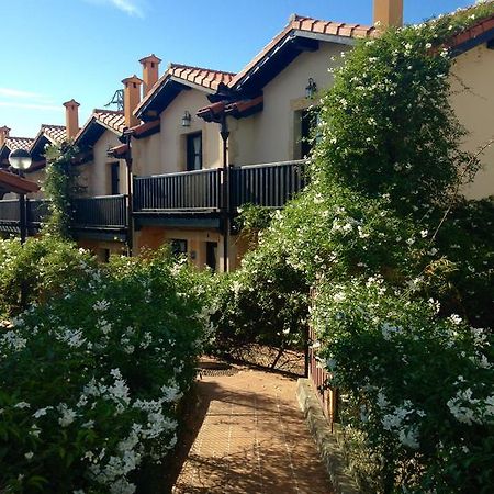 Apartamentos Santillana Del Mar Bagian luar foto