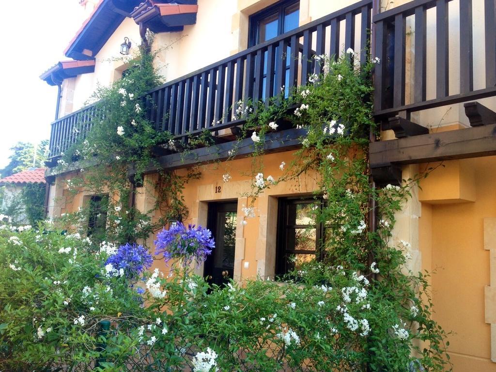 Apartamentos Santillana Del Mar Bagian luar foto