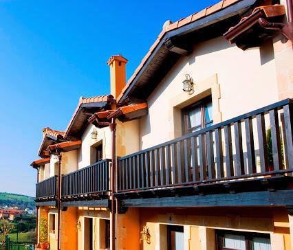 Apartamentos Santillana Del Mar Bagian luar foto