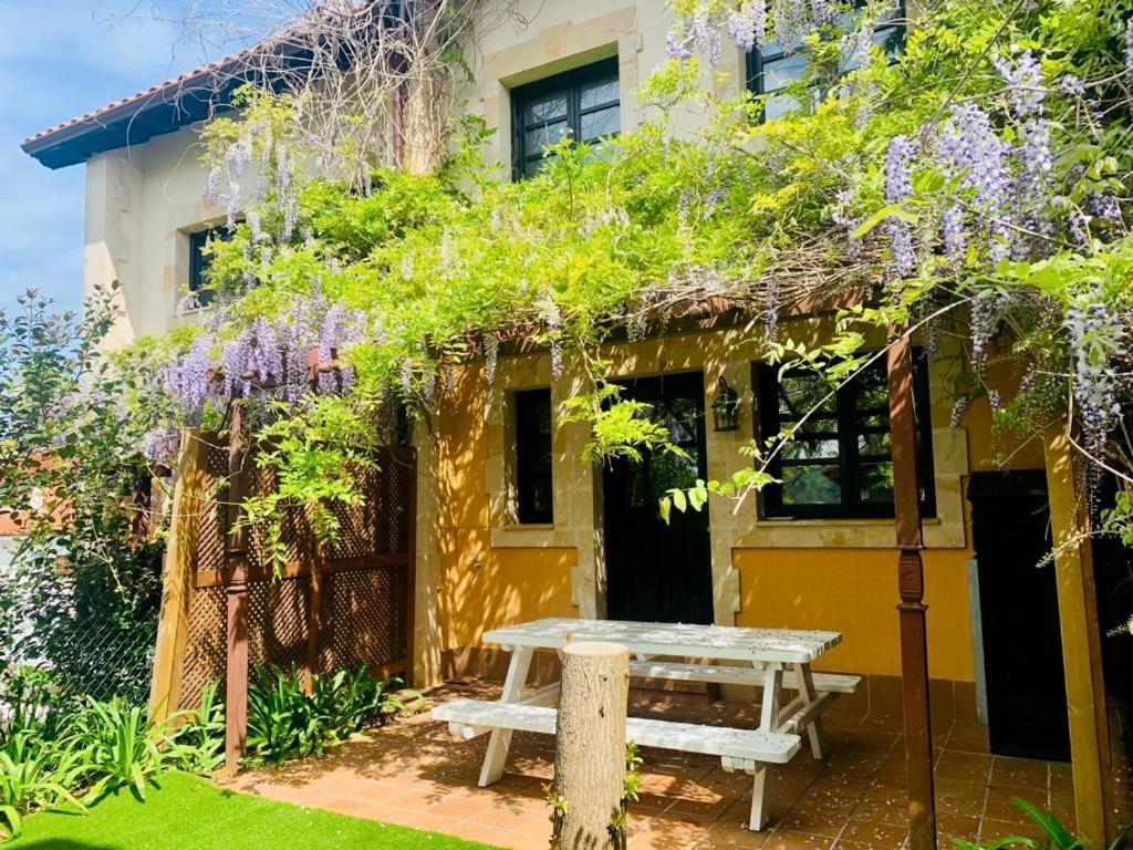 Apartamentos Santillana Del Mar Bagian luar foto