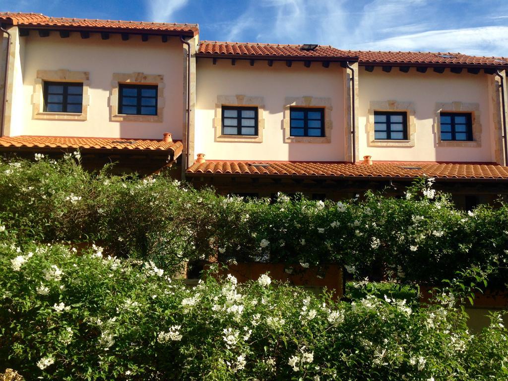 Apartamentos Santillana Del Mar Bagian luar foto