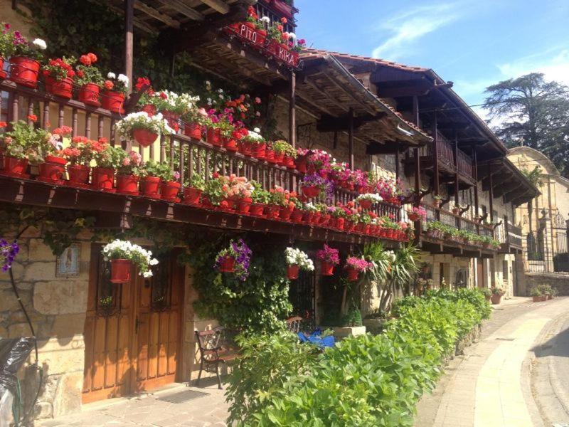 Apartamentos Santillana Del Mar Bagian luar foto