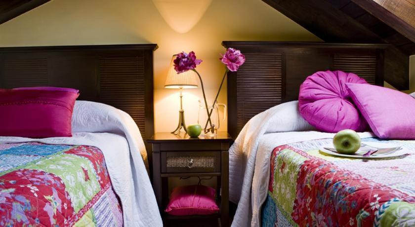 Apartamentos Santillana Del Mar Bagian luar foto
